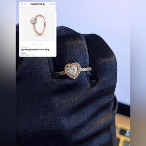 Sparkling Elevated Heart Ring Rose gold